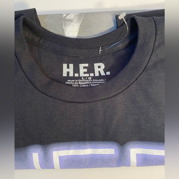 NEW! H.E.R short sleeves T-shirt, size Large - Picture 2 of 4